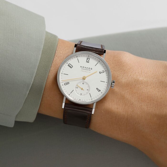 NOMOS Glashütte Tangente neomatik doré bei Juwelier Jasper in Lippstadt